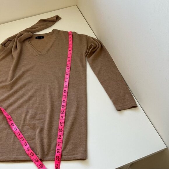 Lord & Taylor 100% Merino Wool V-Neck Sweater Size XS - Picture 6 of 6